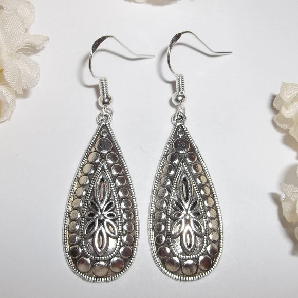 wvluckygirl Jewelry - Silver Teardrop Earrings Dangle Drop Set Pair 3641